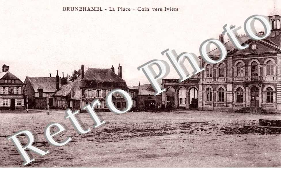La place - Coin vers Iviers