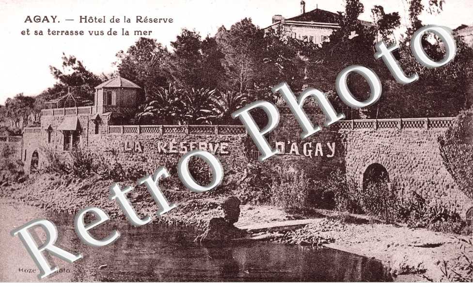 Hotel de la reserve et sa terrasse vus de la mer