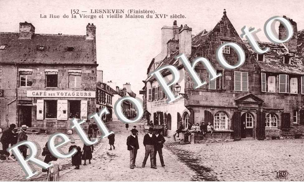 la rue de la vierge et vieille maison du XVIe siecle