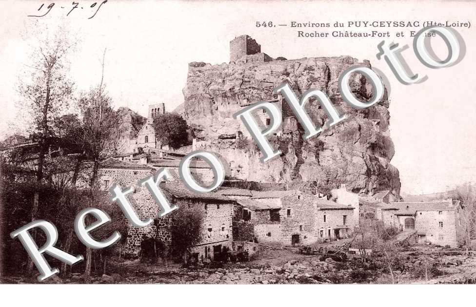 Rocher Chateau Fort t Eglise