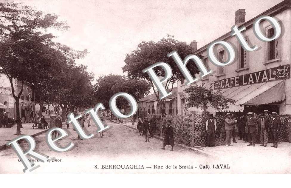 Rue de la Smala - cafe Laval