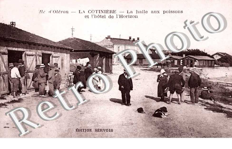 la halle aux poissons et l&#039;hotel de l&#039;Horizon