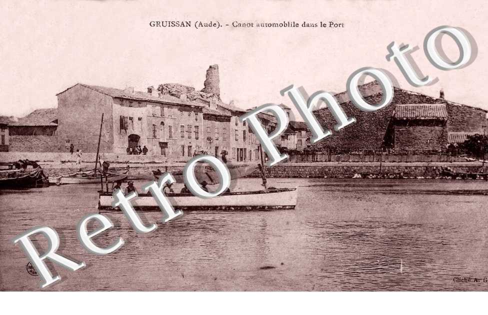 Canot automobile dans le Port