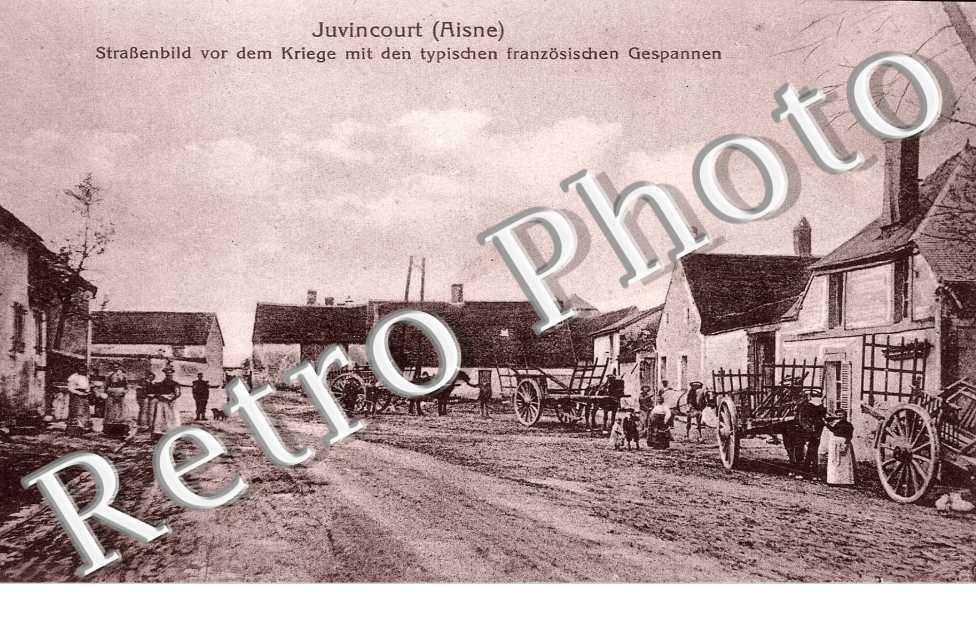 Strassenbild vor dem kriege mit den Typischen franzosichen Gespannen