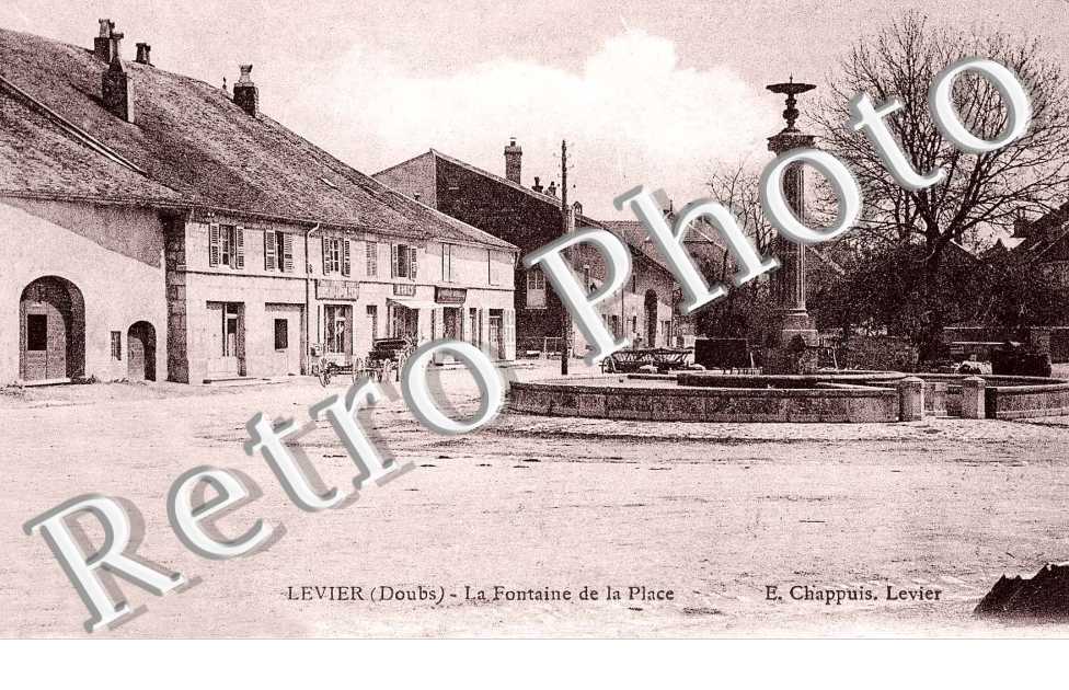 la fontaine de la place