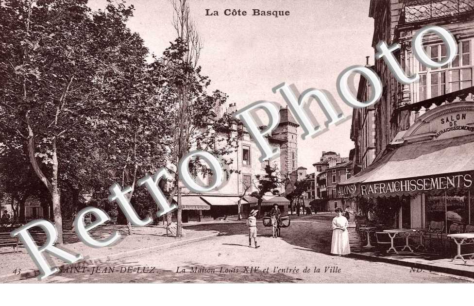 Maison Louis XIV et entree de la Ville