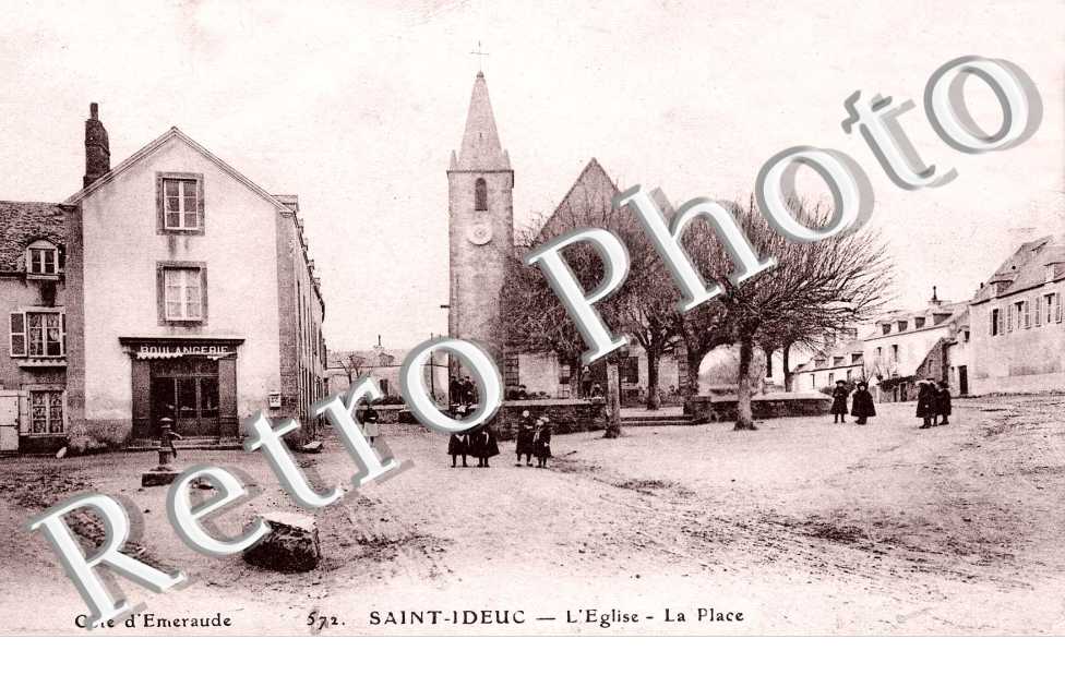 SAINT IDEUX l'eglise la place