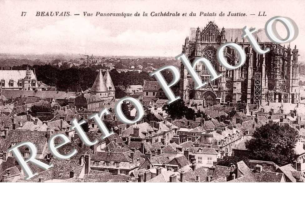 VUE PANORAMIQUE DE LA CATHEDRALE ET DU PALAIS DE JUSTICE