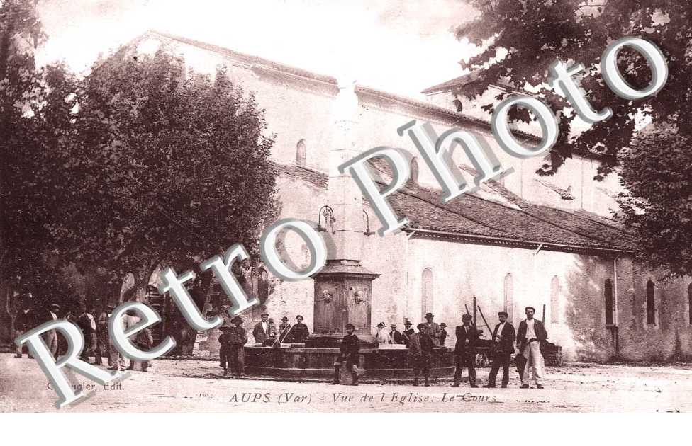 Vue de l&#039;eglise.Le cours