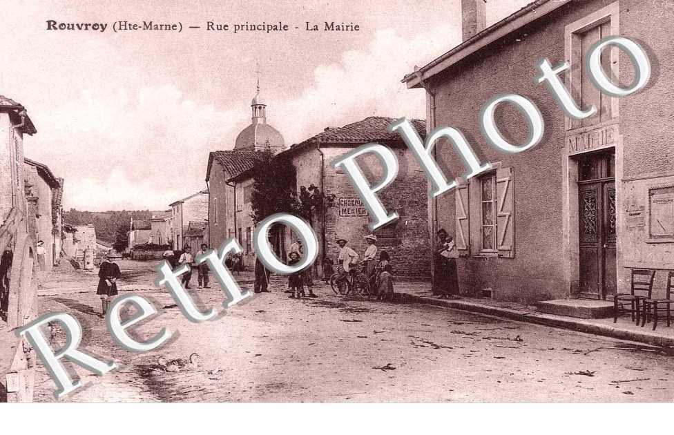 Rue principale et la mairie