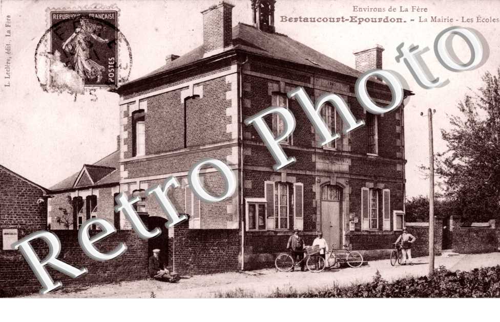 La mairie et les ecoles