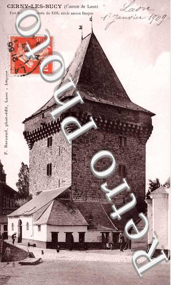 Tour carree - ancien donjon