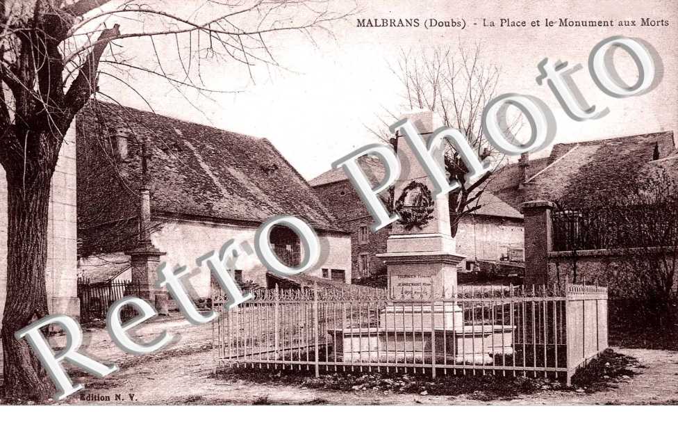 La Place et le Monument aux Morts