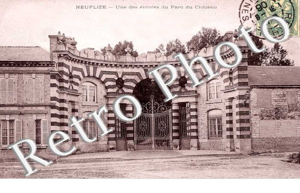 une des entrees du parc du chateau