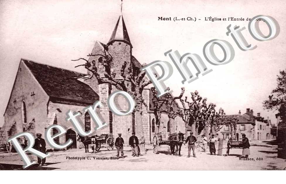 L&#039;EGLISE ET L&#039;ENTREE DU BOURG