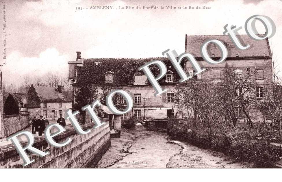 La Rue du Pont de la Ville et le Ru de Retz