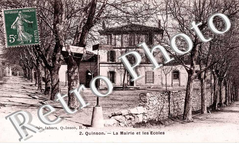 La mairie et les ecoles