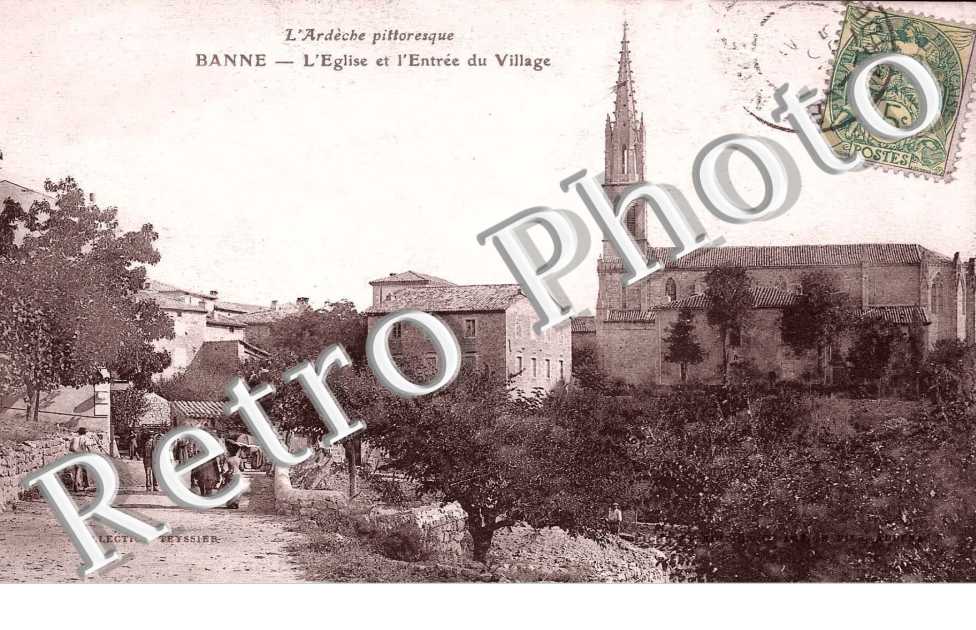 L&#039;eglise et entree du village