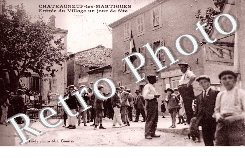 Entree du Village un Jour de Fete