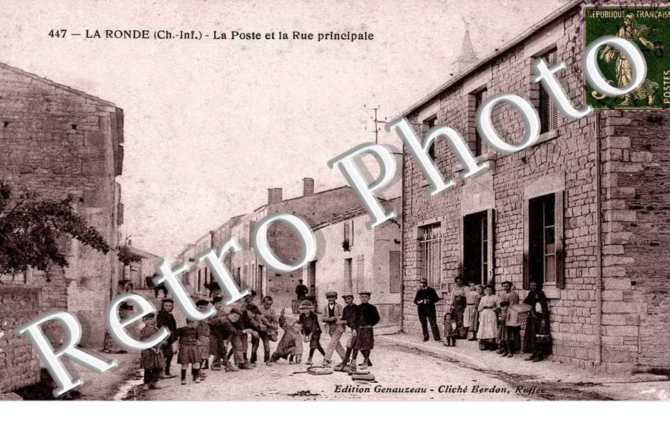 La poste et rue principale