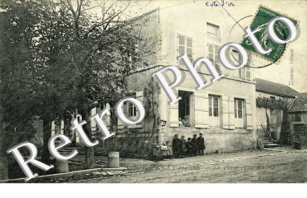 la place et la mairie
