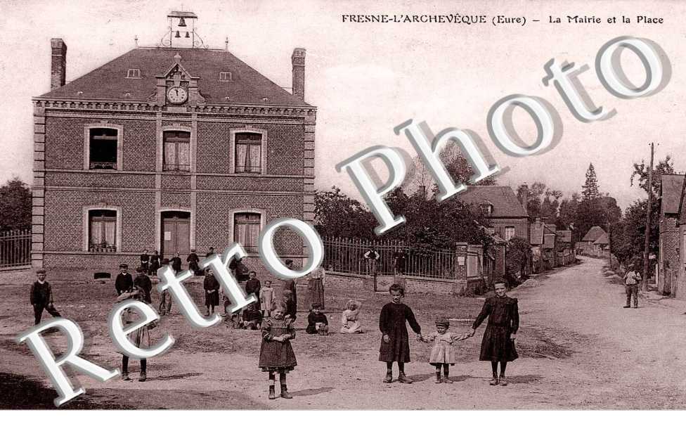 La mairie et la place