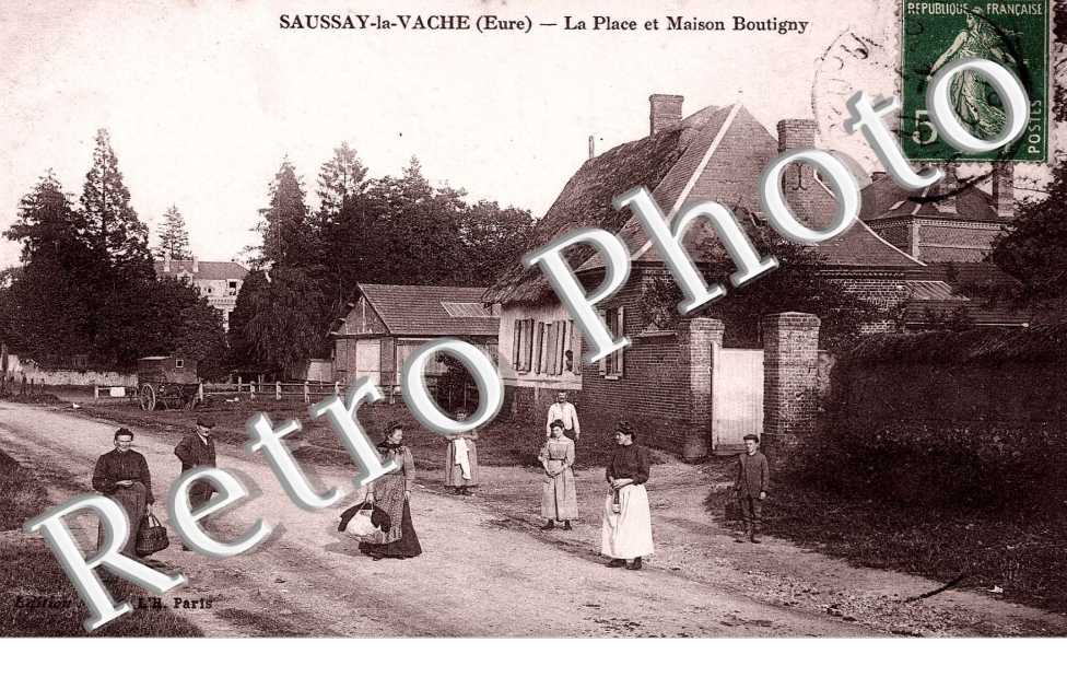Saussay-la-Vache - La place et maison Boutigny