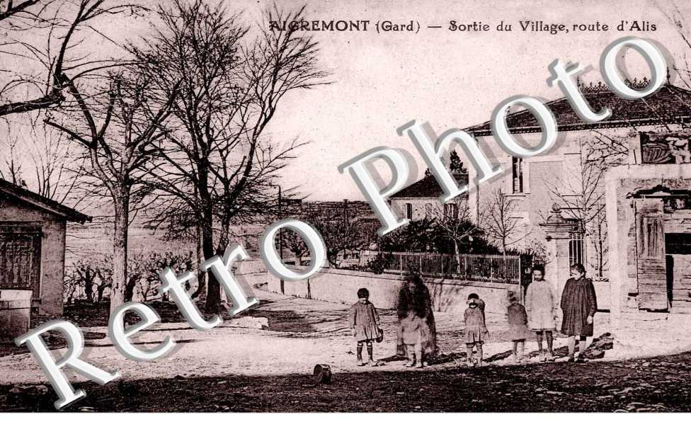 Sortie du village - route d&#039;Alis