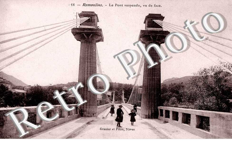 le pont suspendu, vu de face  (annee 1908)