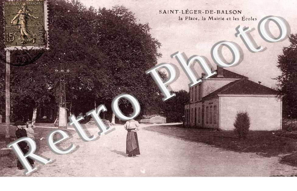 Place, la Mairie et les Ecoles