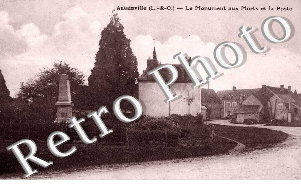 le Monument aux Morts et la Poste