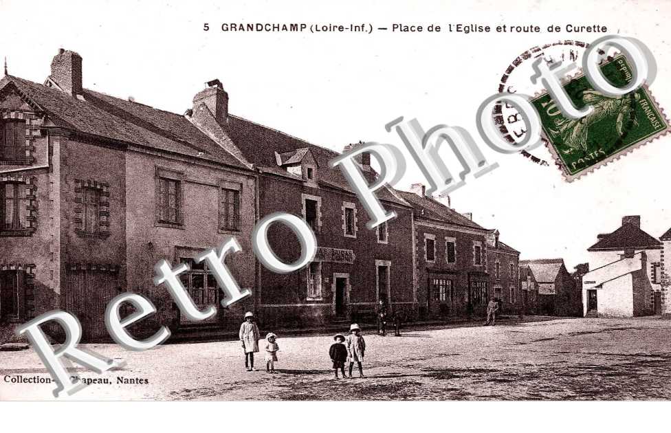 Place de l&#039;Eglise et Route de Curette