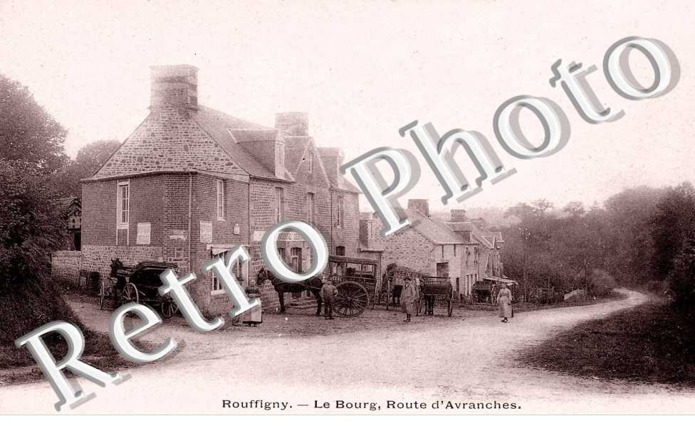 Le bourg, route d'Avranches