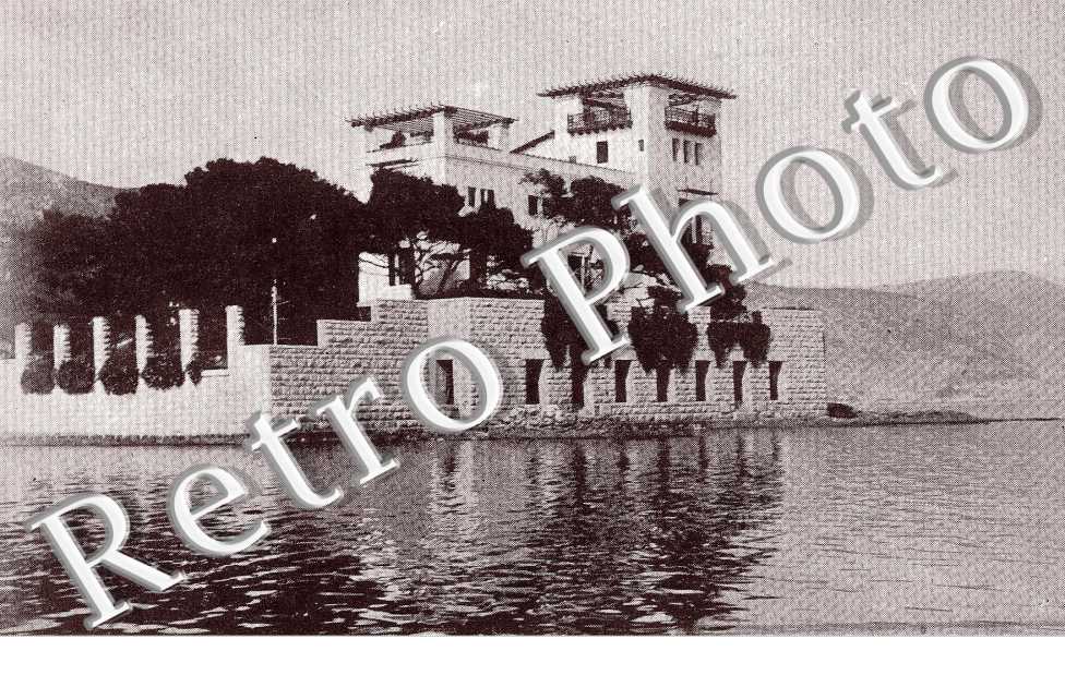 (une villa au bord de l&#039;eau)