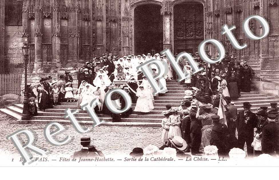 fetes de Jeanne-Hachette - sortie de la cathedrale - la Chasse