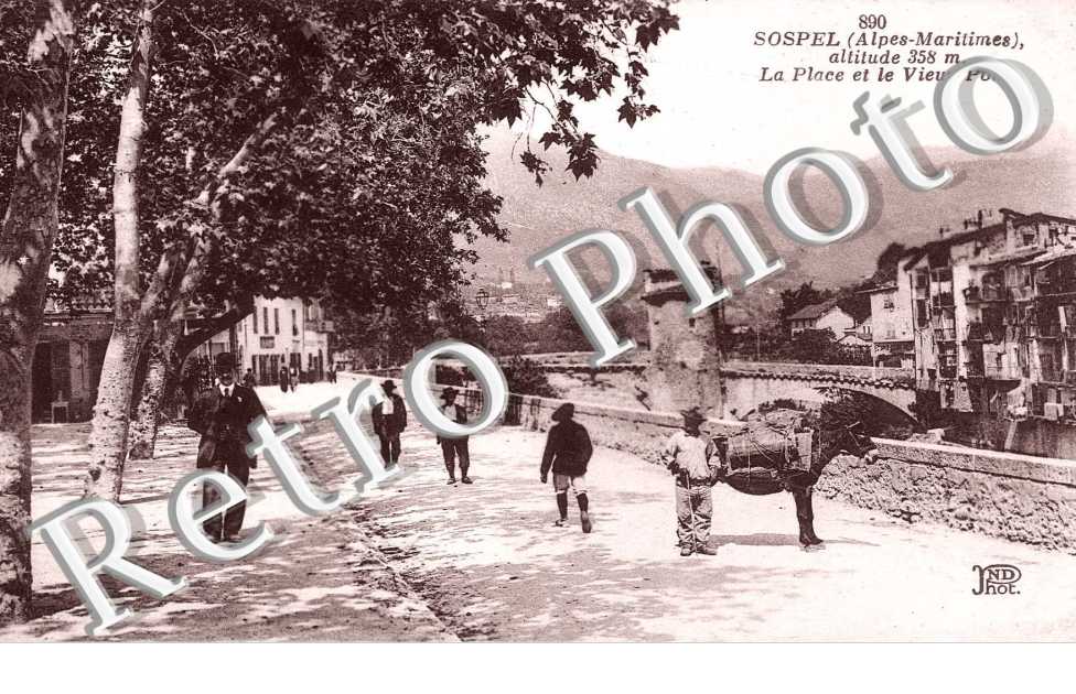 la place et le vieux pont