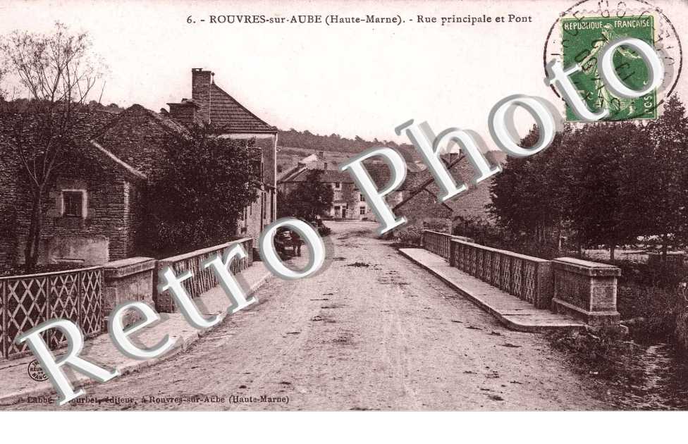 Rue principale et pont