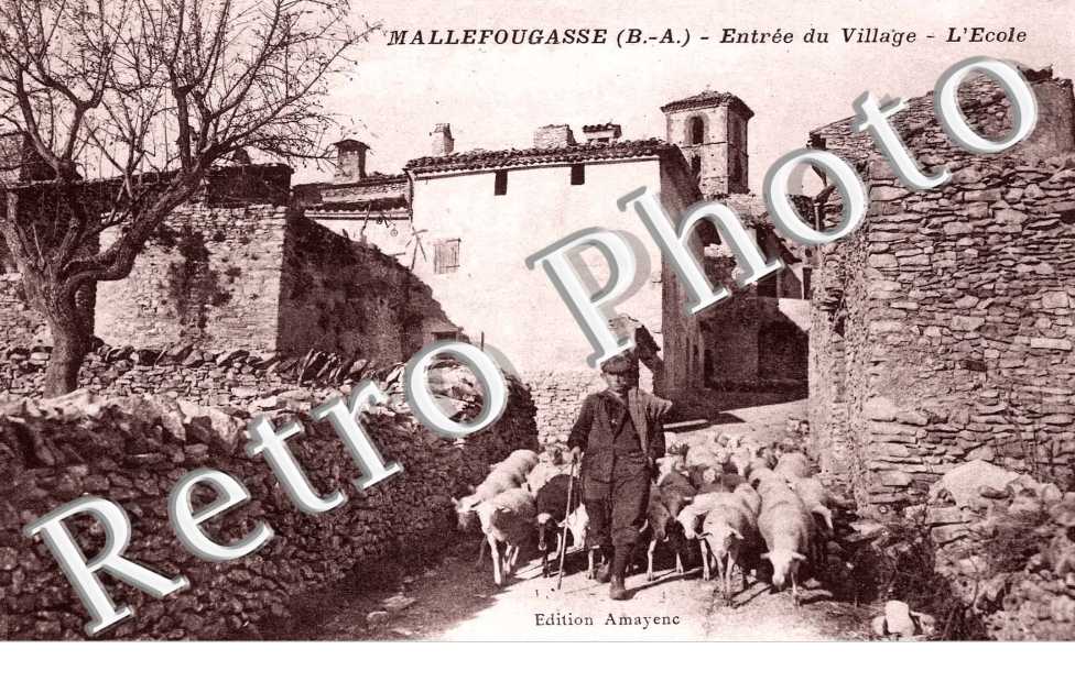 Entree du village - l'ecole