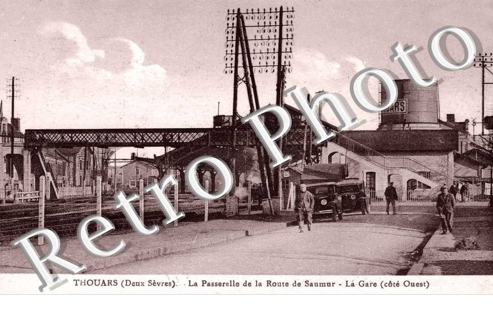la passerelle de la route de saumur, la gare (cote ouest)