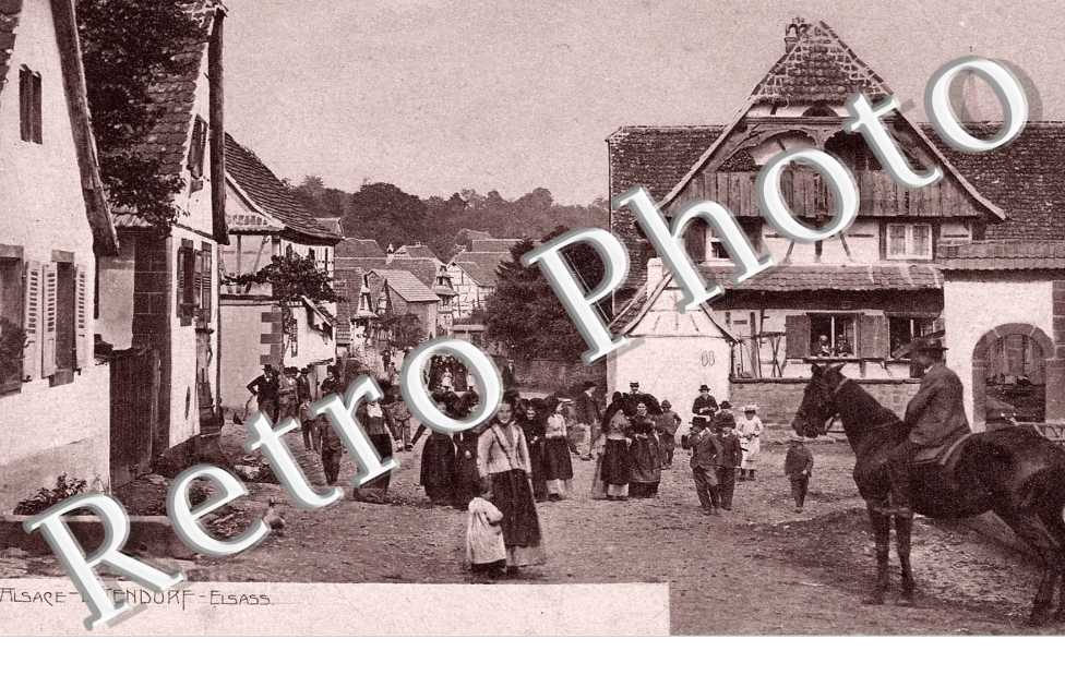 une rue un jour de fete