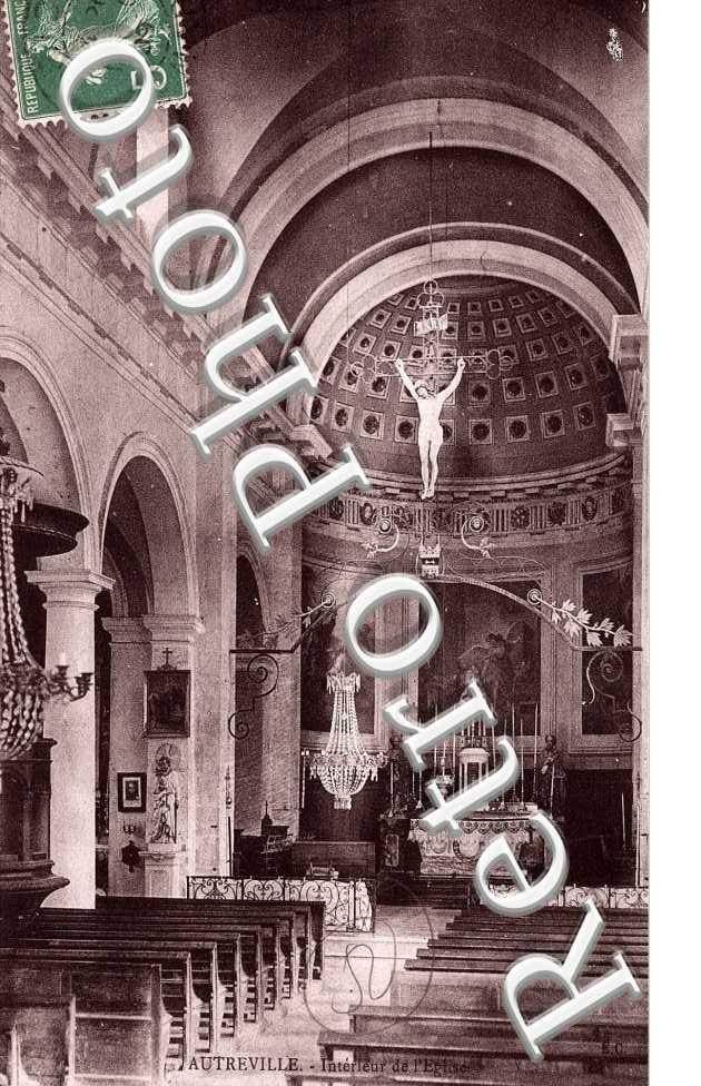 Interieur de l'eglise