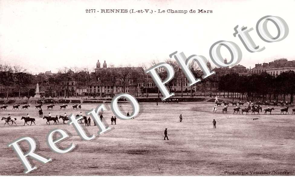 LE CHAMP DE MARS - General-De-Gaulle (esplanade)