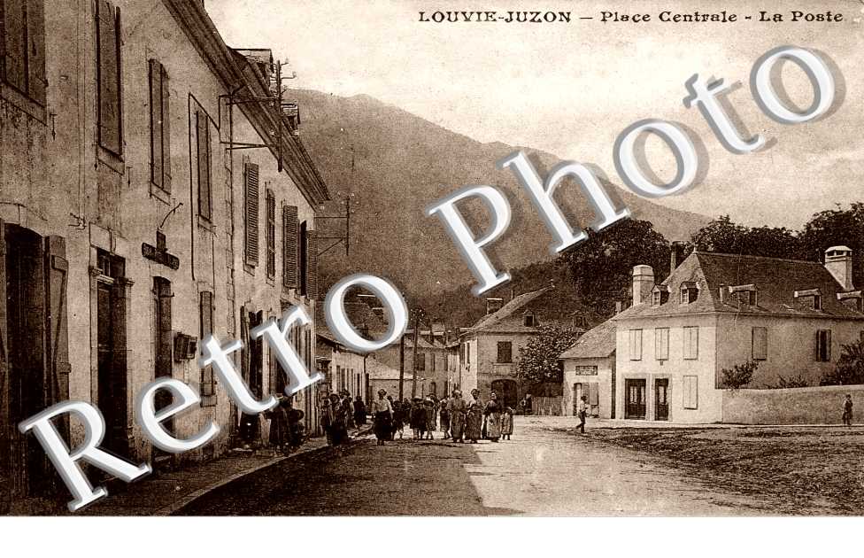 Place centrale - la poste