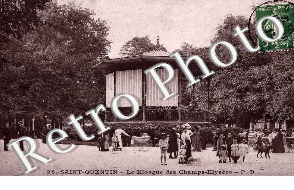 LE KIOSQUE des Champs-Elysees