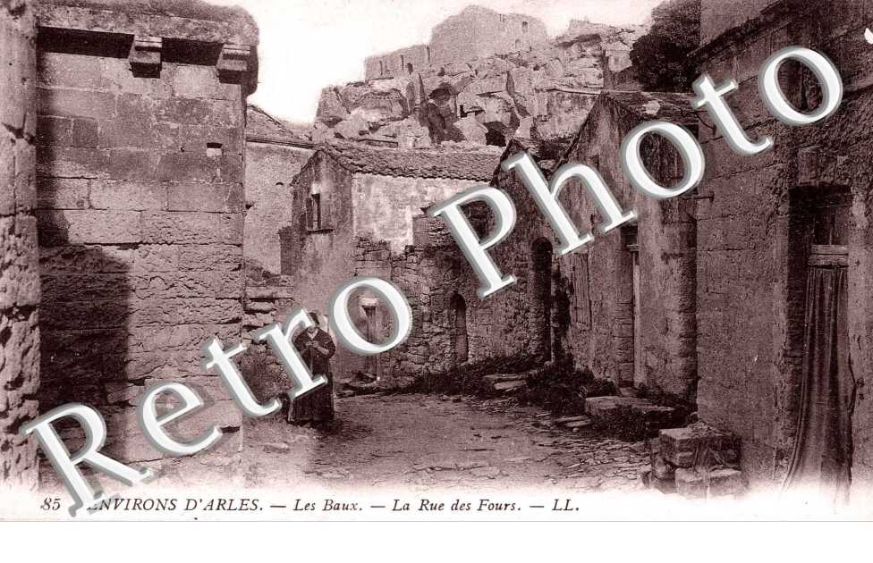 LA RUE DES FOURS