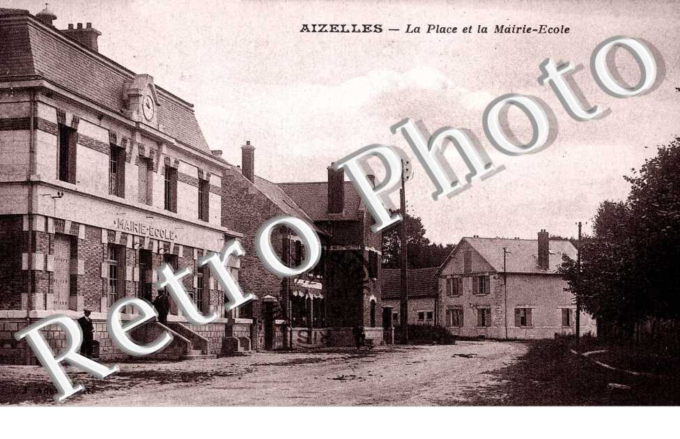 La place et la mairie - ecole