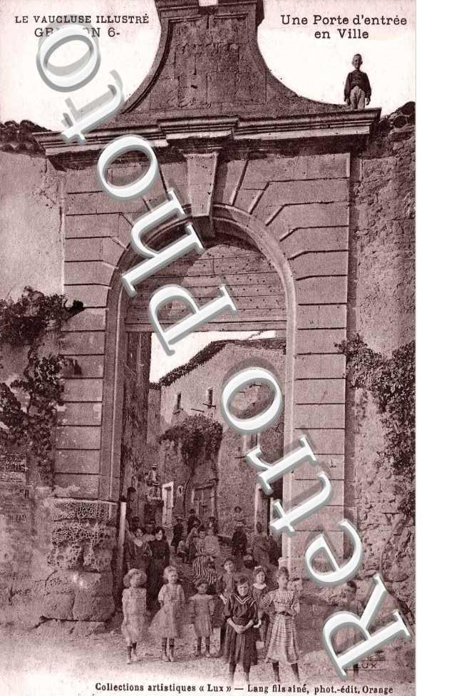 UNE PORTE