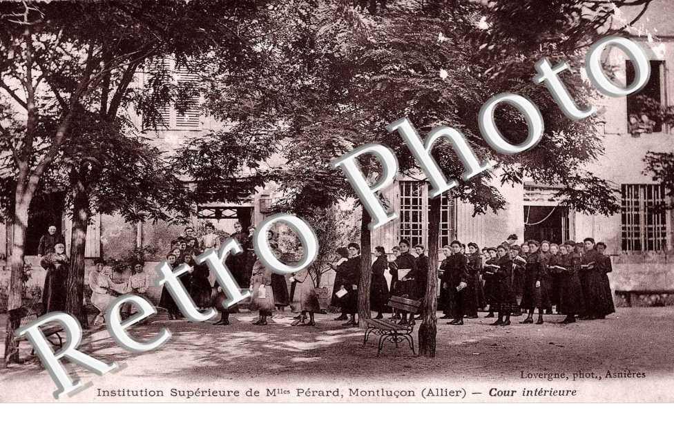 Institution Superieure de Mlles Perard, Cour Interieure