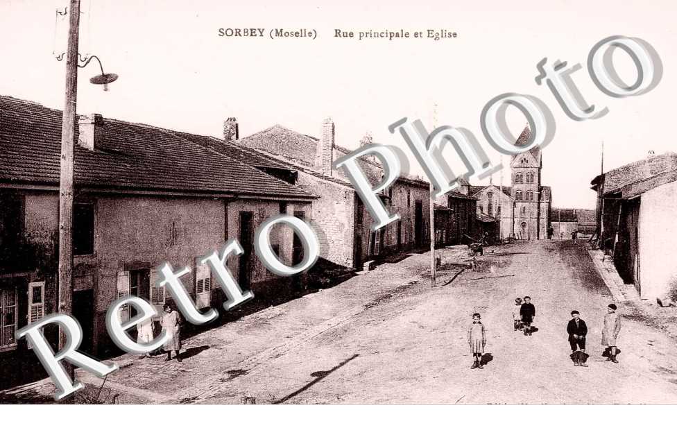 RUE PRINCIPALE ET EGLISE