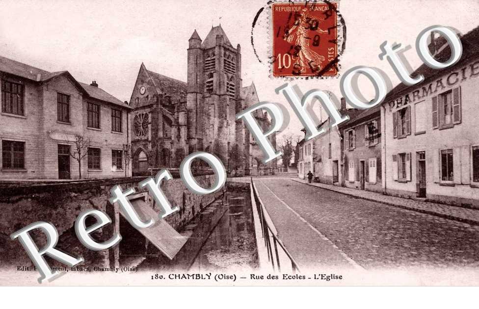 Rue des ecoles - l'eglise